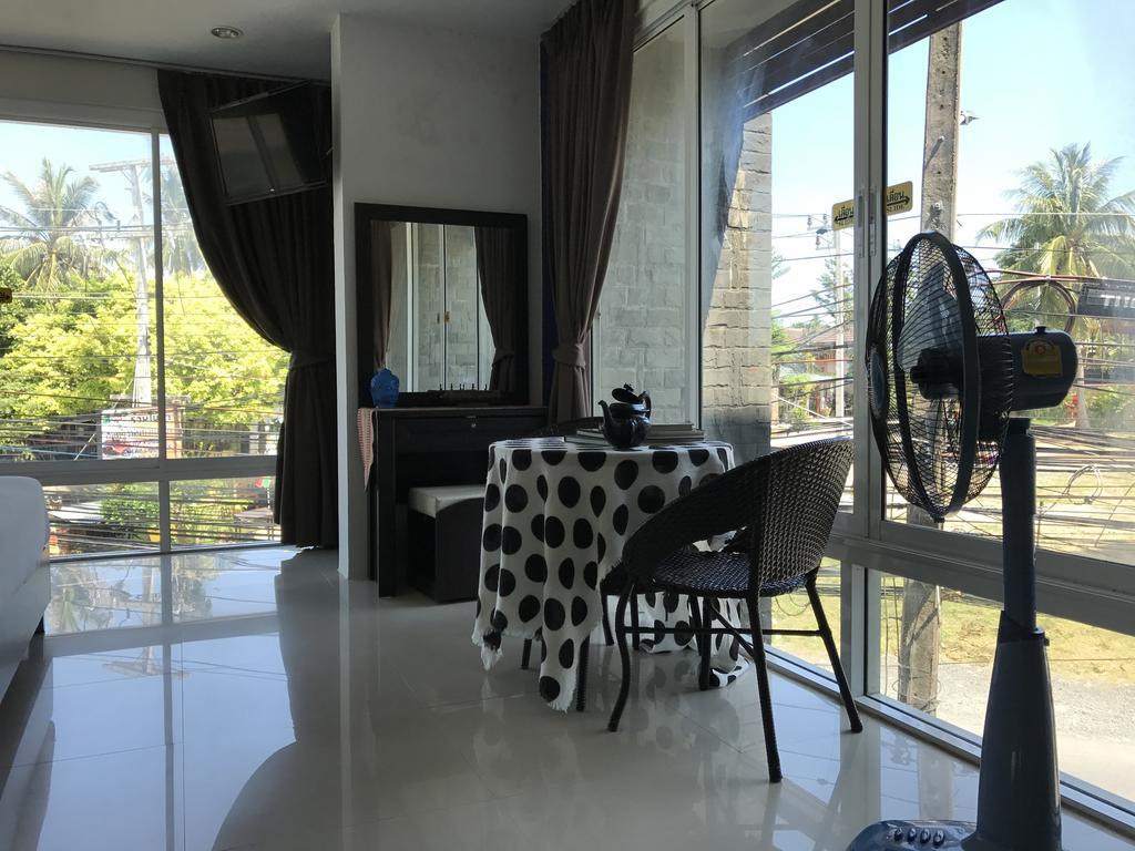 But Different Phuket Boutique Hotel Nai Harn Exterior foto