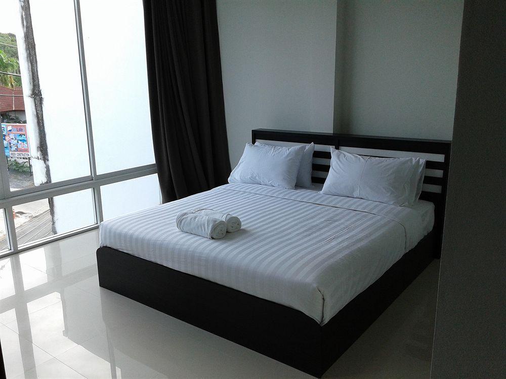 But Different Phuket Boutique Hotel Nai Harn Exterior foto